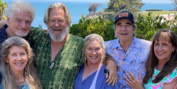 Julie Landfield ex-husband Beau Bridges with his brothers, sisters and wife.